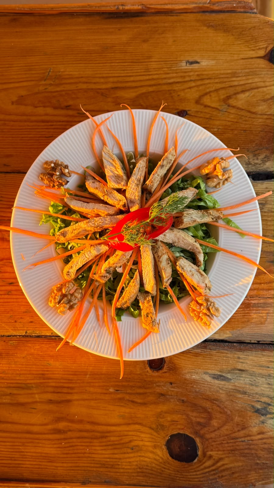 Izgara Tavuklu Salata